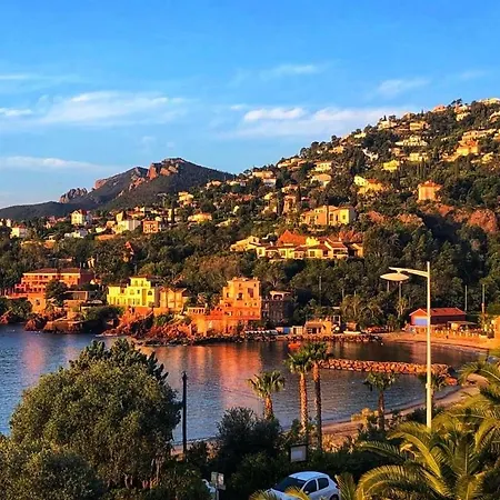 Avec Vue Sur Le Port De La Figueirette * Théoule-sur-Mer